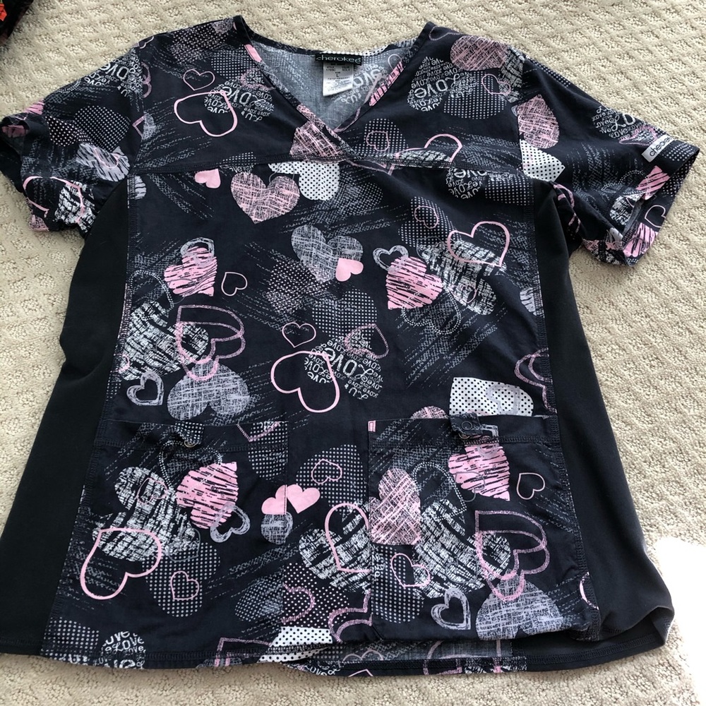 Cherokee hearts scrub top size large